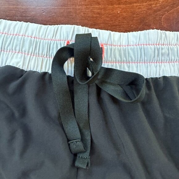 GAP FIT Black Work Out Athletic Shorts Lined Size Medium Contrast Waistband - Picture 4 of 8